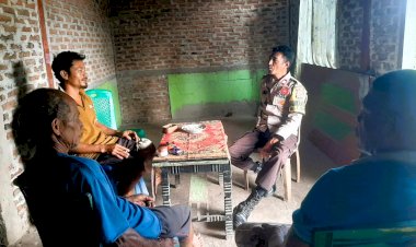 Bhabinkamtibmas-Tanjung-Bunga-Sambangi-Warga-Desa-Nusanipa,-Galang-Warga-Cegah-Premanisme-dan-TPPO