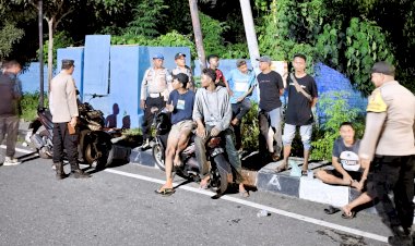 Polres-Flotim-Gelar-Patroli-Dialogis,-Cegah-Premanisme-dan-Jaga-Kondusifitas-Kota-Larantuka