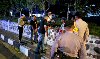 Polres-Flotim-Laksanakan-Patroli-Malam,-Jaga-Situasi-Tetap-Kondusif