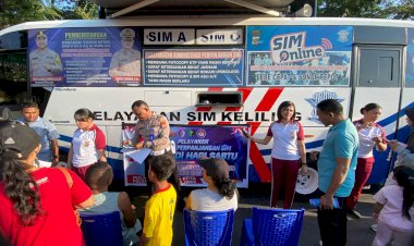 Polri-untuk-Masyarakat:-Ditlantas-Polda-NTT-Hadirkan-Layanan-Pajak-dan-Edukasi-Lalu-Lintas-di-CFD-Kupang