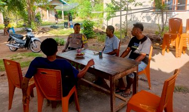 Bhabinkamtibmas-Titehena-Himbau-Warga-Jaga-Kamtibmas-Saat-Perayaan-Komuni-Suci-di-Desa-Adabang