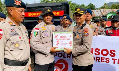 Kapolres-Flores-Timur-dan-Bhayangkari-Kembali-Tunjukkan-Kepedulian-Sesama,-Salurkan-Bansos-ke-Pos-Personel-Polri