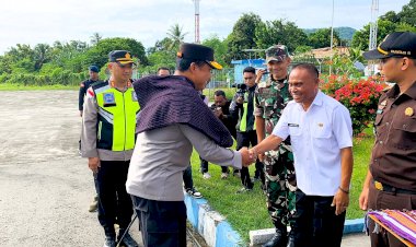 Kapolda-NTT-Irjen-Pol.-Rudi-Darmoko-Kunjungi-Polres-Flotim,-Disambut-Hangat-Forkopimda-di-Bandara-Gewayantana