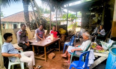 Bripka-Agustinus-Ora-Keda-Bhabinkamtibmas-Desa-Tapobali-Ajak-Warga-Jaga-Kamtibmas-Secara-Bersama-Sama