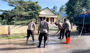 Dedikasi-Tanpa-Batas:-Tiga-Personel-Polsek-Wulanggitang-Jadi-Relawan-Dampak-Erupsi-Gunung-Lewotobi