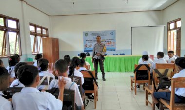 Cegah-Pengaruh-Negatif-Sejak-Dini,-Bhabinkamtibmas-Wotan-Ulumado-Gencarkan-Edukasi-di-Lingkungan-Sekolah