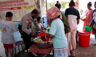 Polres-Flotim-Aktif-di-Dapur-Umum:-Bantu-Pengungsi-Lewotobi-Lewat-Aksi-Kemanusiaan
