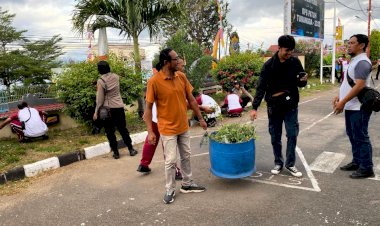 Wujudkan-Lingkungan-Kerja-yang-Bersih,-Polres-Flores-Timur-Gelar-Aksi-Jumat-Bersih