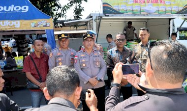 Polres-Flotim-Gelar-Gerakan-Pangan-Murah,-4,25-Ton-Beras-Terjual-dalam-Satu-Hari