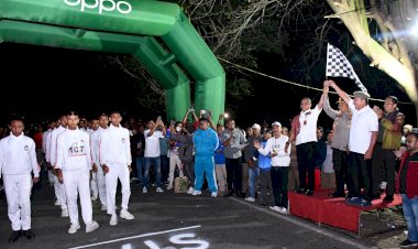 Meriahkan-HUT-RI-ke-80,-Kapolda-NTT-dan-Forkopimda-Belu-Lepas-Peserta-Gerak-Jalan-45-KM-di-Perbatasan-RI-RDTL