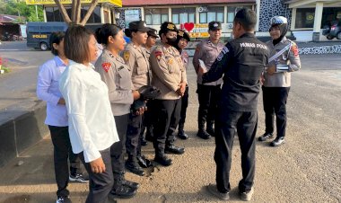 Personel-Humas-Polres-Flores-Timur-Sosialisasikan-Peran-Agen-Kehumasan-kepada-Personel-Polwan