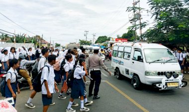 Satlantas-Polres-Flores-Timur-Gelar-Pengaturan-Lalu-Lintas-di-Titik-Rawan-Macet