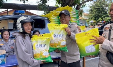 Beras-SPHP-Laris-Manis-di-Mapolres-Flotim,-Warga-Senang-Harga-Lebih-Murah