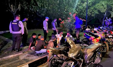 Gelar-Patroli-Presisi-Malam-Hari,-Sat-Samapta-Polres-Flores-Timur-Pastikan-Situasi-Aman-Terkendali
