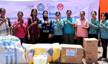 SERUNI-Salurkan-Bantuan-Lewat-PKK-dan-Bhayangkari-Flotim-Bagi-Pengungsi-Erupsi-Gunung-Lewotobi