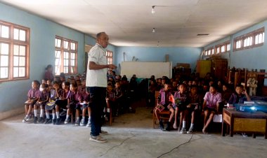 Cegah-Kekerasan-Sejak-Dini,-Polsek-Wulanggitang-Sosialisasikan-Bahaya-Bullying-di-SDK-Rianghulu
