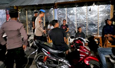 Polres-Flotim-Gelar-Patroli-Dialogis-Harkamtibmas-di-Kota-Larantuka-Jaga-Situasi-Kondusif