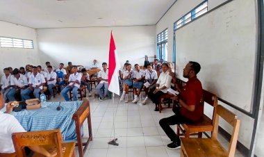 Generasi-Muda-Bersinar!-Satresnarkoba-Polres-Flotim-Tanamkan-Semangat-Anti-Narkoba-di-SMK-Teluk-Hading
