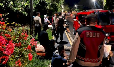 Patroli-Malam-Warnai-Akhir-Pekan-di-Larantuka,-Polres-Flotim-Ajak-Warga-Ciptakan-Lingkungan-Aman