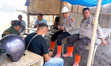 Kapolsek-Wulanggitang-Bersama-Bhabinkamtibmas-Sambangi-Warga-Rianghulu,-Ajak-Warga-Waspada-Lahar-Dingin