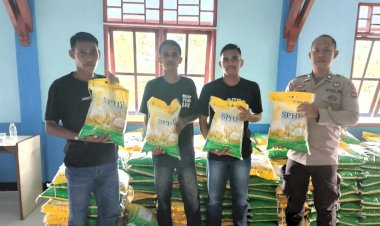 Polres-Flotim-Kembali-Salurkan-5-Ton-Beras-SPHP-di-Desa-Watowara