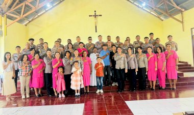 Harmoni-Kebersamaan:-Polres-Flotim-Meriahkan-Misa-Kristus-Raja-Bersama-Umat-Penyintas-Lewotobi-di-Konga