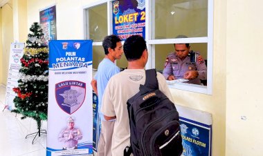 Tak-Perlu-Antre-Lama,-Satlantas-Polres-Flores-Timur-Gelar-Pelayanan-Ramah-dan-Humanis