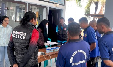 Polres-Flotim-Perketat-Pengawasan,-Tes-Urine-Digelar-di-Rutan-Larantuka-Kelas-IIB-Larantuka