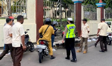 Gandeng-Dispenda,-Satlantas-Polres-Flores-Timur-Tertibkan-Kendaraan-di-Larantuka