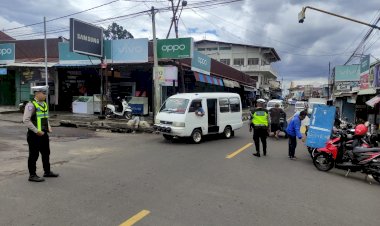 Cegah-Kemacetan-dan-Laka-Lantas,-Satlantas-Polres-Flores-Timur-Intensifkan-Patroli-Kota