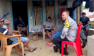 Sambang-Desa-Lewohala,-Bhabinkamtibmas-Aipda-Niki-Ingatkan-Waspada-Cuaca-Ekstrem