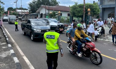 Aksi-Satlantas-di-Jalan-Jamin-Kenyamanan-Sholat-Jumat