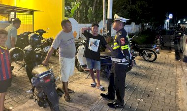 Patroli-Lampu-Biru,-Upaya-Sat-Lantas-Polres-Flotim-Tekan-Pelanggaran-Lalu-Lintas