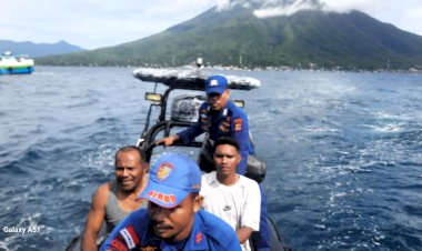 Sigap!-Polairud-Flotim-Evakuasi-Nahkoda-dan-ABK-Kapal-Tenggelam