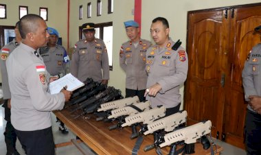 Pastikan-Kelayakan-Senpi,-Polres-Flores-Timur-Laksanakan-Apel-Pengecekan