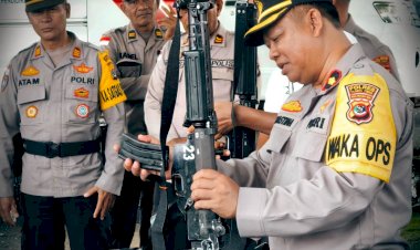 Asah-Kemampuan-Personel,-Waka-Polres-Flotim-Pimpin-Latihan-Penggunaan-Senjata-Api