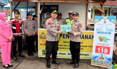 Bingkisan-Lebaran-untuk-Garda-Terdepan,-Kapolres-Flotim-Kunjungi-Pos-Pengamanan