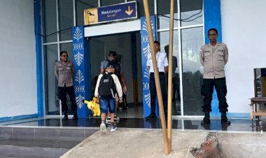 Polri-Hadir-di-Bandara-Gewayantana,-Penumpang-Merasa-Lebih-Aman