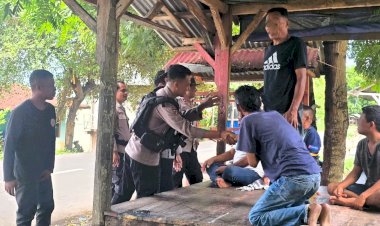 Kondusif,-Personel-Polres-Flotim-Aktif-Dialog-dengan-Warga-Dusun-Bele