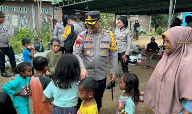 Kapolres-Flotim-AKBP-Adhitya-Octorio-Putra-Tinjau-Langsung-Dampak-Gempa-di-Flotim