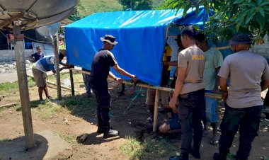 Polres-Flores-Timur-Kembali-Dirikan-Tenda-Darurat-di-Dua-Lokasi-Terdampak-Gempa