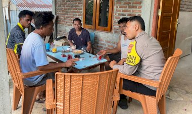 Bangun-Desa-Aman-dan-Produktif,-Bhabinkamtibmas-BRIPTU-Hatip-Intensifkan-Komunikasi-Warga