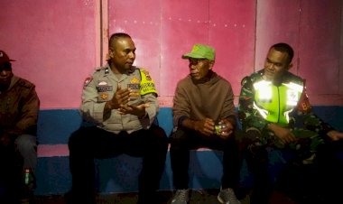 Patroli-Dialogis-di-Riangkotek,-AIPDA-Sakarias-Benu-Ajak-Warga-Jaga-Pesta-Tetap-Aman-dan-Damai