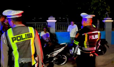 Menjaga-Malam-Tetap-Damai,-Satlantas-Polres-Flores-Timur-Gelar-Patroli-Humanis