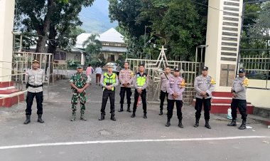 Dalam-Hening-Doa-Corpus-Christi,-Polres-Flores-Timur-Setia-Menjaga-Ruang-Ibadah