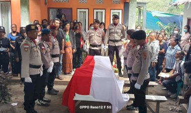 Jejak-Pengabdian-Tak-Pernah-Usai,-Suasana-Haru-dan-Penuh-Penghormatan-Menyelimuti-Pemakaman-Almarhum-Ipda-(Purn.)-I-Wayan-Kurnayasa