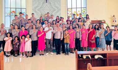 Mengalun-dalam-Doa,-Personel-Polres-Flores-Timur-Persembahkan-Pelayanan-Terbaik-di-Altar