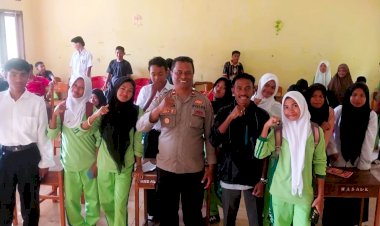 Kapolsek-Adonara-Edukasi-Pelajar-MAS-Al-Kalam-Sagu-tentang-Bahaya-Narkoba