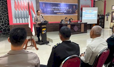 Estafet-Kepemimpinan-Berlanjut,-Kapolres-Flores-Timur-AKBP-Gede-Putra-Yase-Terima-Memori-Jabatan