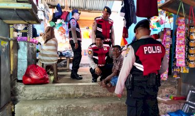 Sat-Samapta-Polres-Flores-Timur-Gelar-Patroli-Humanis-di-Pasar-Inpres-Larantuka